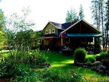 River House Bed And Breakfast Nine Mile Falls Екстериор снимка