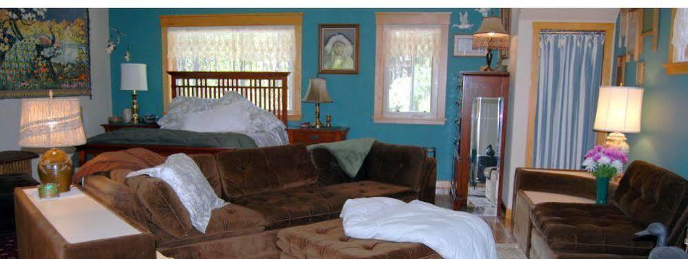 River House Bed And Breakfast Nine Mile Falls Екстериор снимка